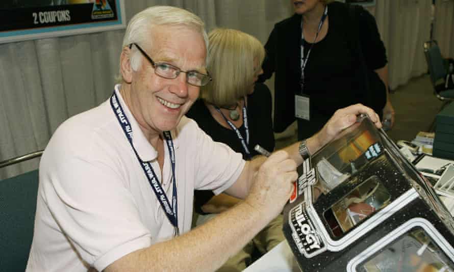 Jeremy Bulloch at a convention in Los Angeles