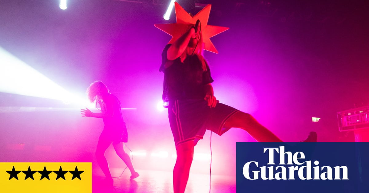 100 Gecs review – hyperpop provocateurs’ electrifying UK debut