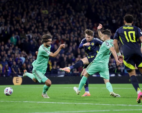 Scott McTominay comemora gol pela Escócia
