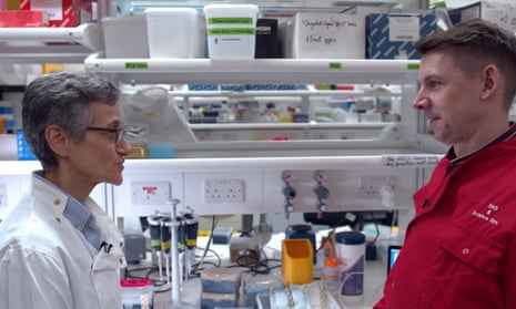 Tim Jonze and Professor Dominique Bonnet performing lab work in the Francis Crick Institute