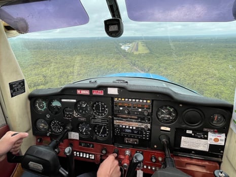 Cockpit view of a Cessna 152 on approach to Wedderburn airport