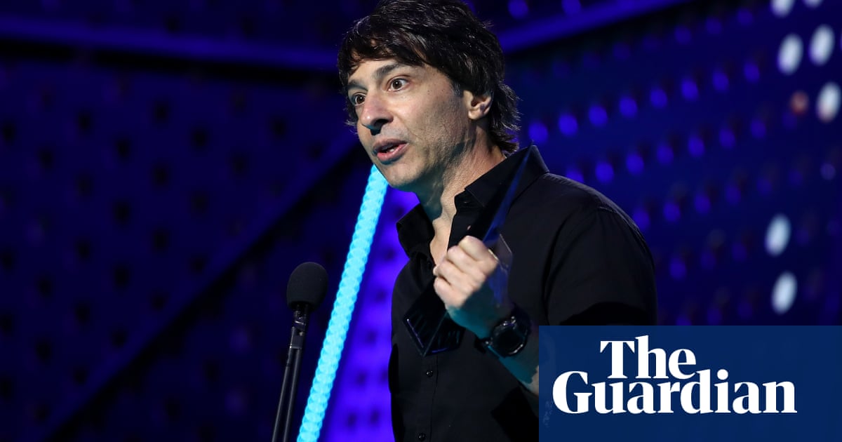 Arj Barker and a gurgling baby: Comedians ask mother to leave Melbourne show sparks fury |  News Australia