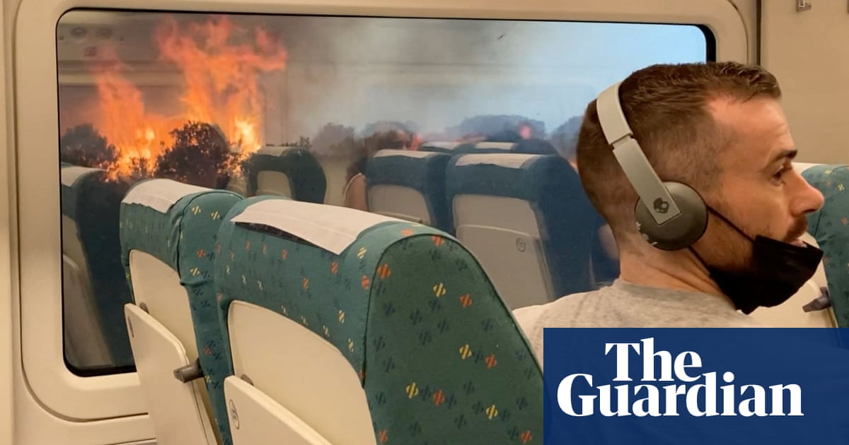 Spain heatwave: passengers stuck on train surrounded by wildfires – video