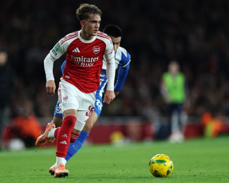 Max Dowman trong trận đấu với Brighton