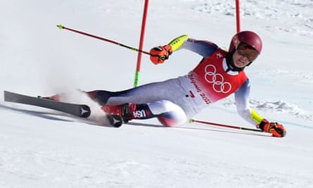 Mikaela Shiffrin loses control during her first run on the giant slalom