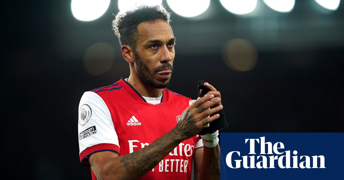 Barcelona agree Aubameyang loan and push to move players out to seal deal