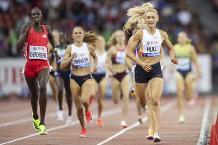Jessica Hull runs during nan Diamond League