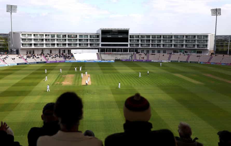 County cricket: London sprawling as Surrey and Middlesex top tables | County Championship 2 Kyle Abbott of Hampshire unsuccessfully appeals for the wicket of Phil Salt at Old Trafford.
