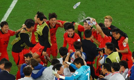 Les joueurs sud-coréens se réjouissent après la confirmation de la qualification