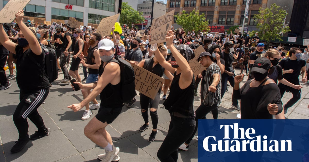 ‘People who move together’: the social power of house dance