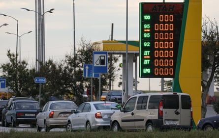 Cars queuing for fuel in Yevpatoria