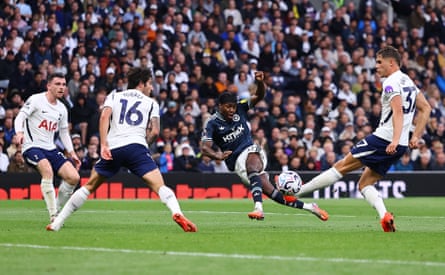 Anthony Elanga shoots past Tottenham defenders for a Newcastle goal.