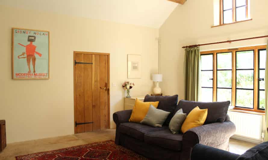 Sala de estar en Orchard Cottage, Rodd Estate, Sidney Nolan Trust, Reino Unido.