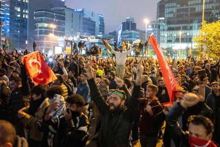 Protesters outside the Israeli consulate in Istanbul