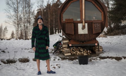Pontus Wikström, 61, president of the winter bathing group Kallis Luleå, says saying hello to strangers makes people happy.