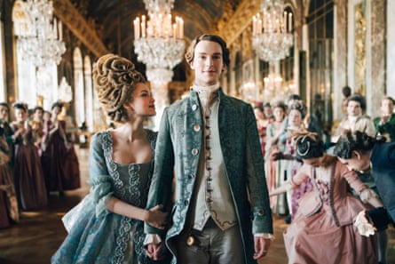 Emilia Schule et Louis Cunningham dans Marie-Antoinette.