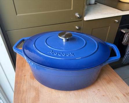 Pro Cook 30cm oval cast-iron casserole dish in blue.