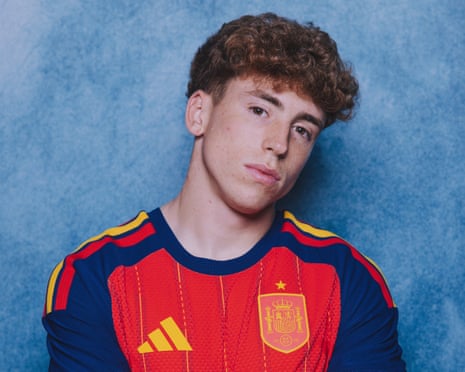 Victor Muñoz of Spain.