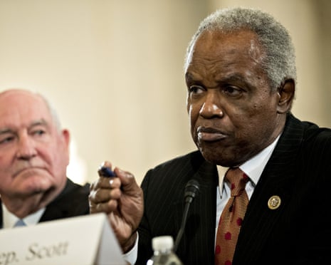 डेविड स्कॉट 23 मार्च 2017 को सीनेट कृषि समिति की पुष्टिकरण सुनवाई के दौरान बोलते हैं।