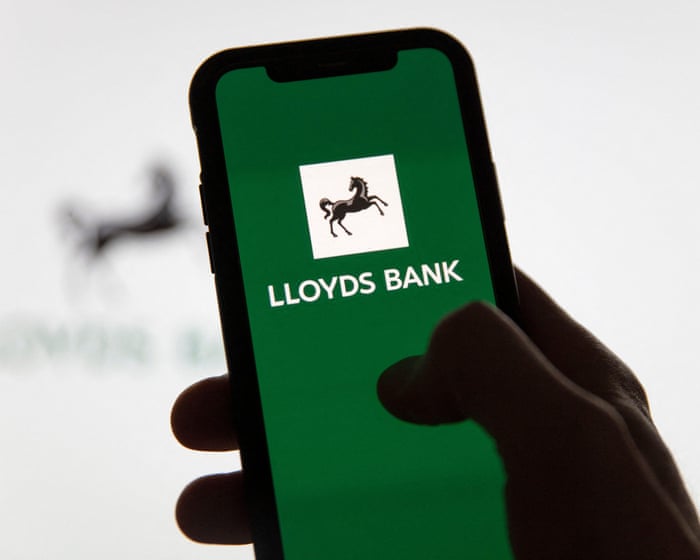Lloyds Banking Group to hire 300 tech experts to work on AI