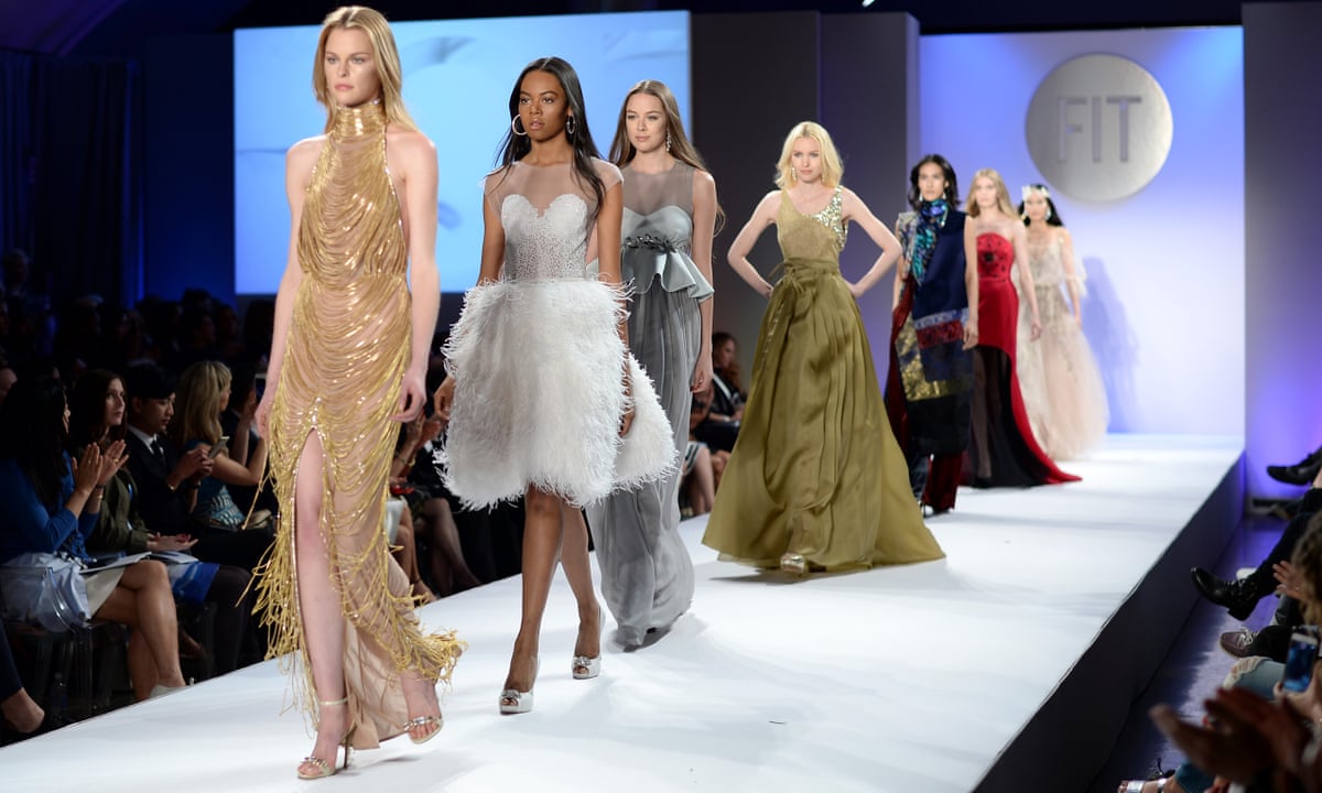 Top fashion universities in uk The school has a lecture series and a museum curated by fashion historian Valerie Steele. Top fashion schools in London. Ranked among the world’s top five cities for students, the UK capital ihas also garnered a reputation as one of the most fashionable cities in the world. Historically, fashion-conscious Britons have often looked across the Channel to the French for inspiration.