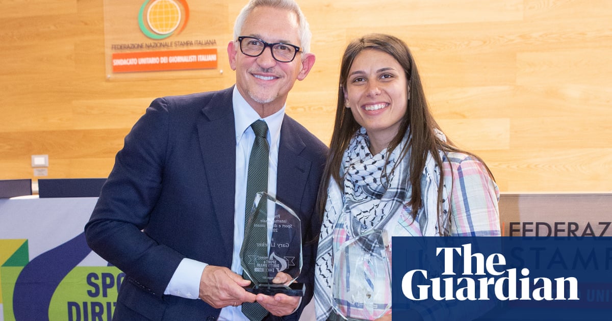 gary-lineker-accepts-human-rights-award-with-call-to-show-refugees-more-compassion