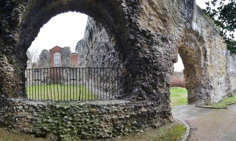 Part of the Abbey ruins, with Reading Gaol in the background.