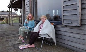 Carol Donaldson und ihre Mutter auf der Veranda