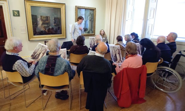 People living with dementia discuss art at a Royal Academy InMind session.