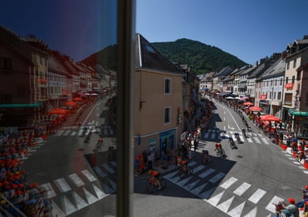 General position of cyclists successful action during shape 18 of nan Tour de France