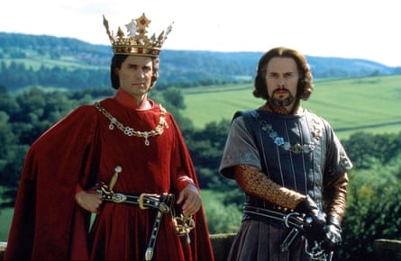 Chris Sarandon and Christopher Guest in The Princess Bride, 1987. Two medieval type nobles, Sarandon wearing a crown on the left.