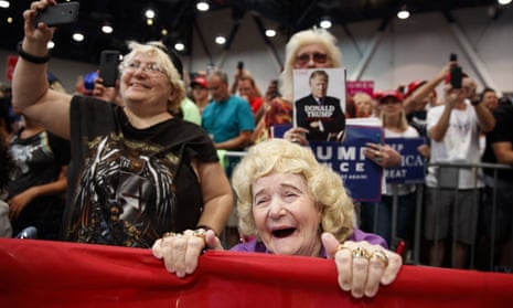 Supporters of President Donald Trump listen to him speak during a campaign rally, Las Vegas 2018. 