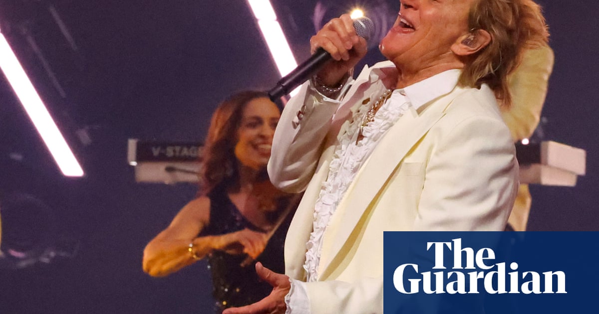 Ahead of Glastonbury, Rod Stewart cancels two concerts because of flu