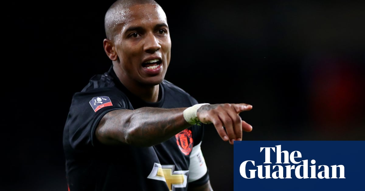 Internazionale in talks with Manchester United over Ashley Young transfer