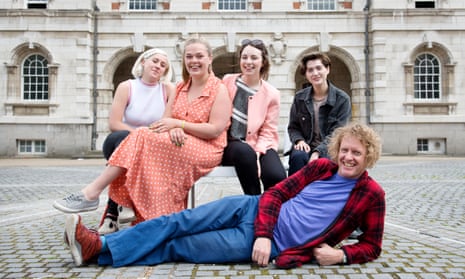 Grayson Perry with Chelsea students (from left) Sarah Smith, Elizabeth Prentis, Rosie Howe and Molly Smisko.