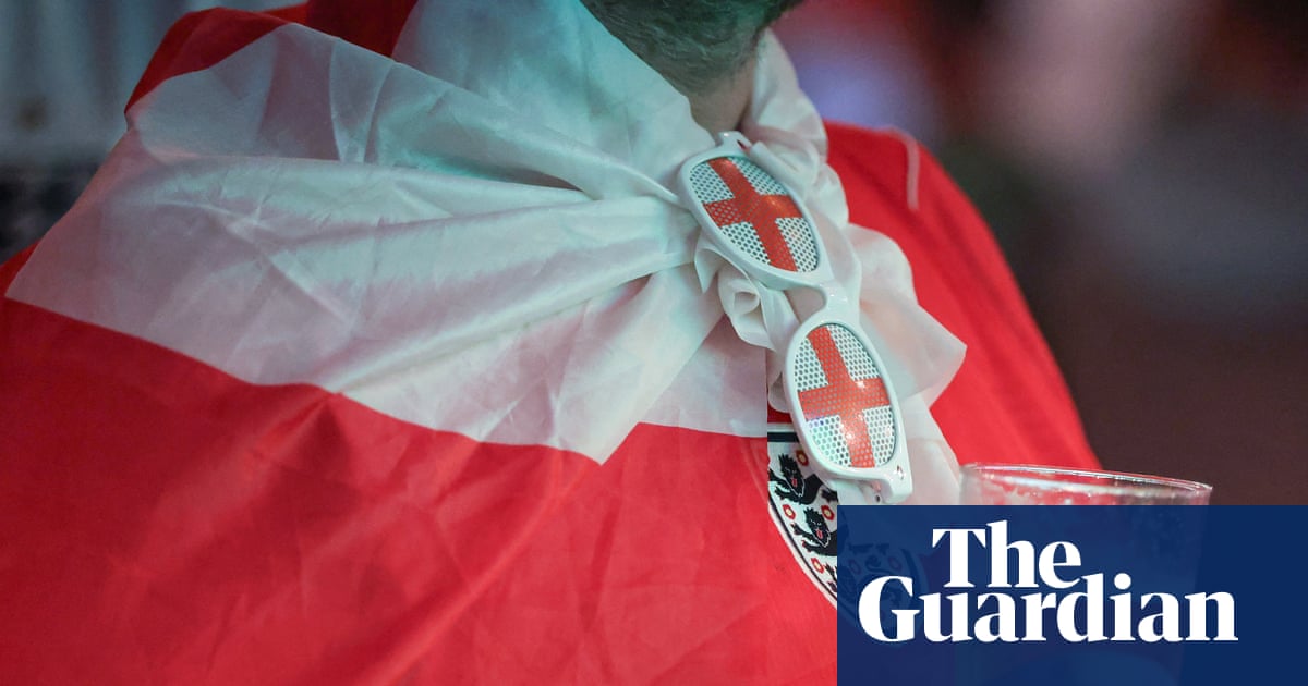 Starmer considers letting pubs stay open for England v Mexico match after backlash