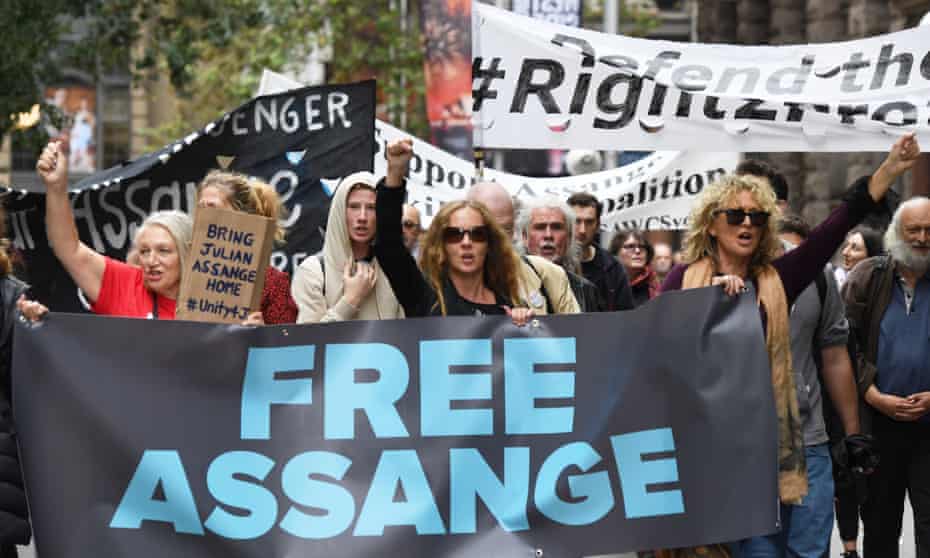 Supporters of Julian Assange and WikiLeaks are seen during a snap rally in Sydney, Friday, April 12, 2019. (AAP Image/Peter Rae) NO ARCHIVING