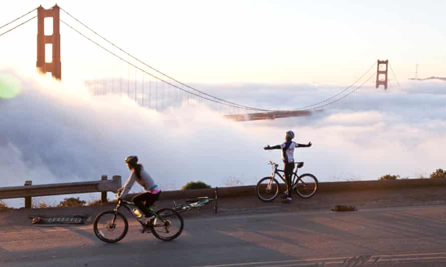 Brouillard sur le Golden Gate Bridge à San Francisco.