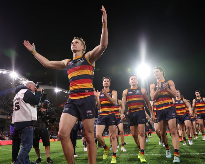 Crows handle the hype to break Collingwood hoodoo in strange thriller that had the lot