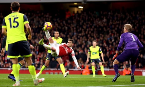 Lucas Torreira fires a dramatic late winner as Arsenal moved above Spurs in the table.