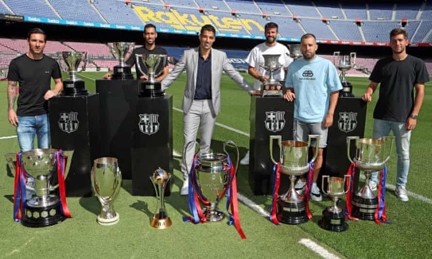Luis Suárez (centre) poses with Lionel Messi (left), Sergio Busquets (second left), Gerard Piqué (third right), Jordi Alba and Sergi Roberto (right) as well as some of the trophies he won during his six years at Barcelona.