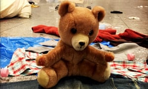 Abandoned teddy bear at Budapest station