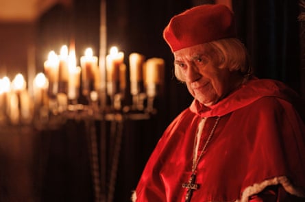 Jonathan Pryce as Cardinal Wolsey in Wolf Hall: The Mirror and the Light.