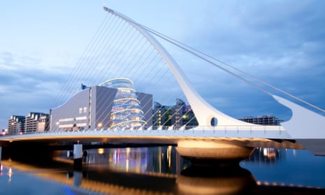 Samuel Beckett bridge, Dublin, at dusk.