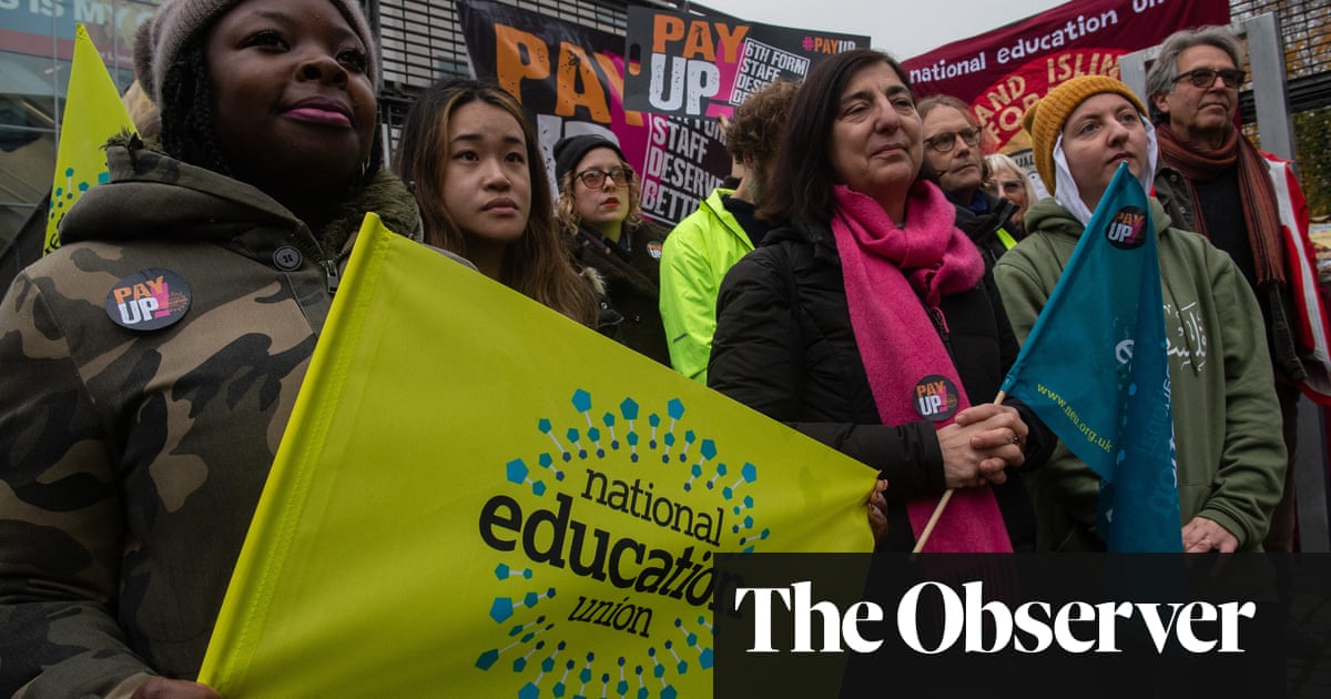 Most schools in England and Wales to shut for several days if teachers win strike vote