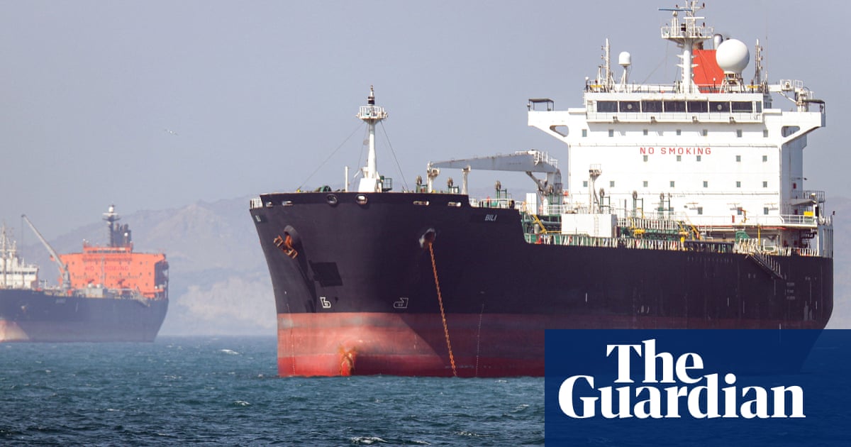Preços do petróleo caem enquanto Trump diz que Estreito de Hormuz está aberto a todos se o Irã aceitar acordo.