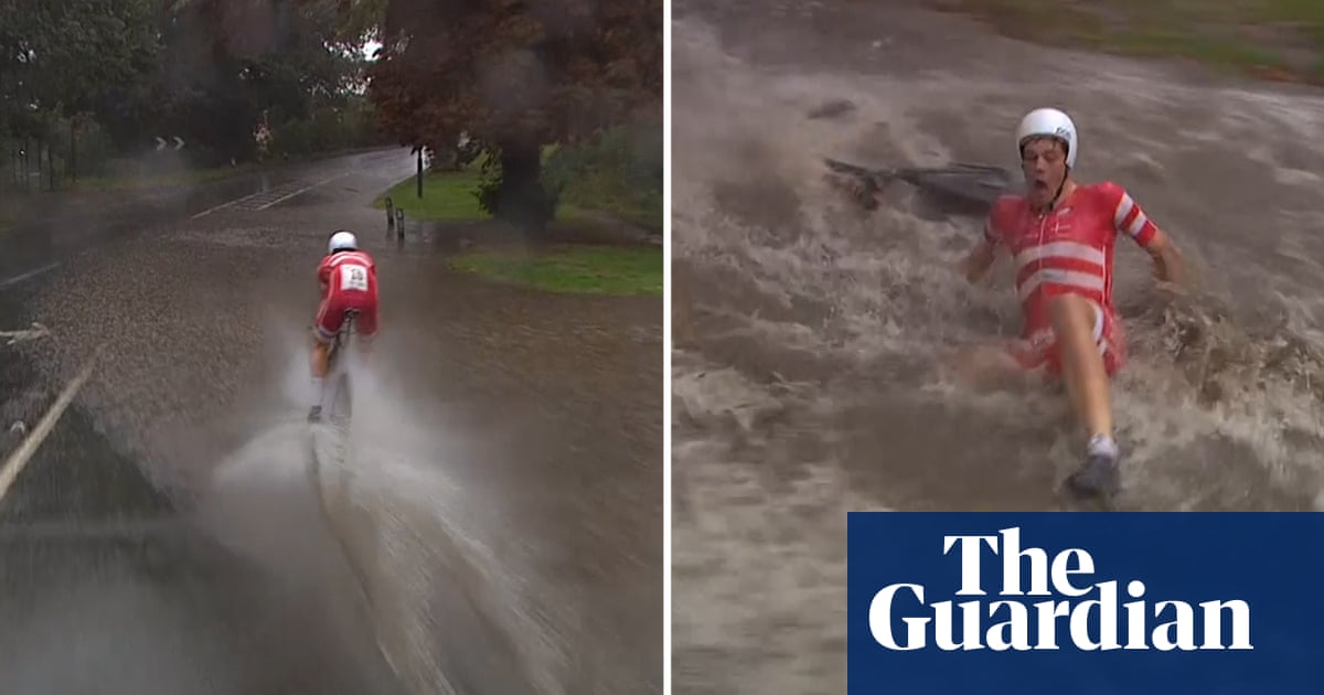 Wet weather causes cycling chaos at World Championships in Yorkshire – video