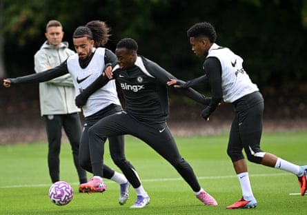 Malo Gusto, Jamie Gittens and Estêvão in Chelsea training.