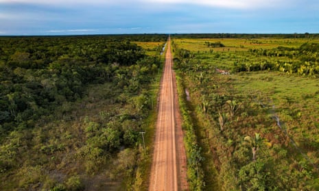 An unpaved stretch of the BR-319, between Humaitá and Porto Realidade