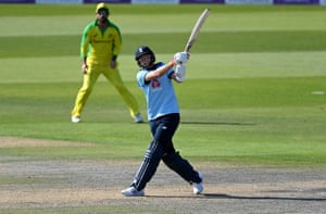 Root hits Stoinis for six.